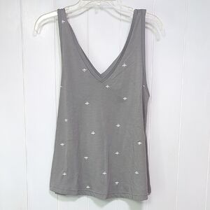 ❤️5/$25🎀 Gray Sleeveless Top with White Accents